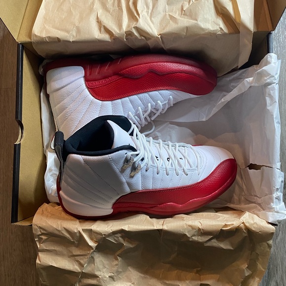 Men Jordan 12 cherry’s - Picture 2 of 3